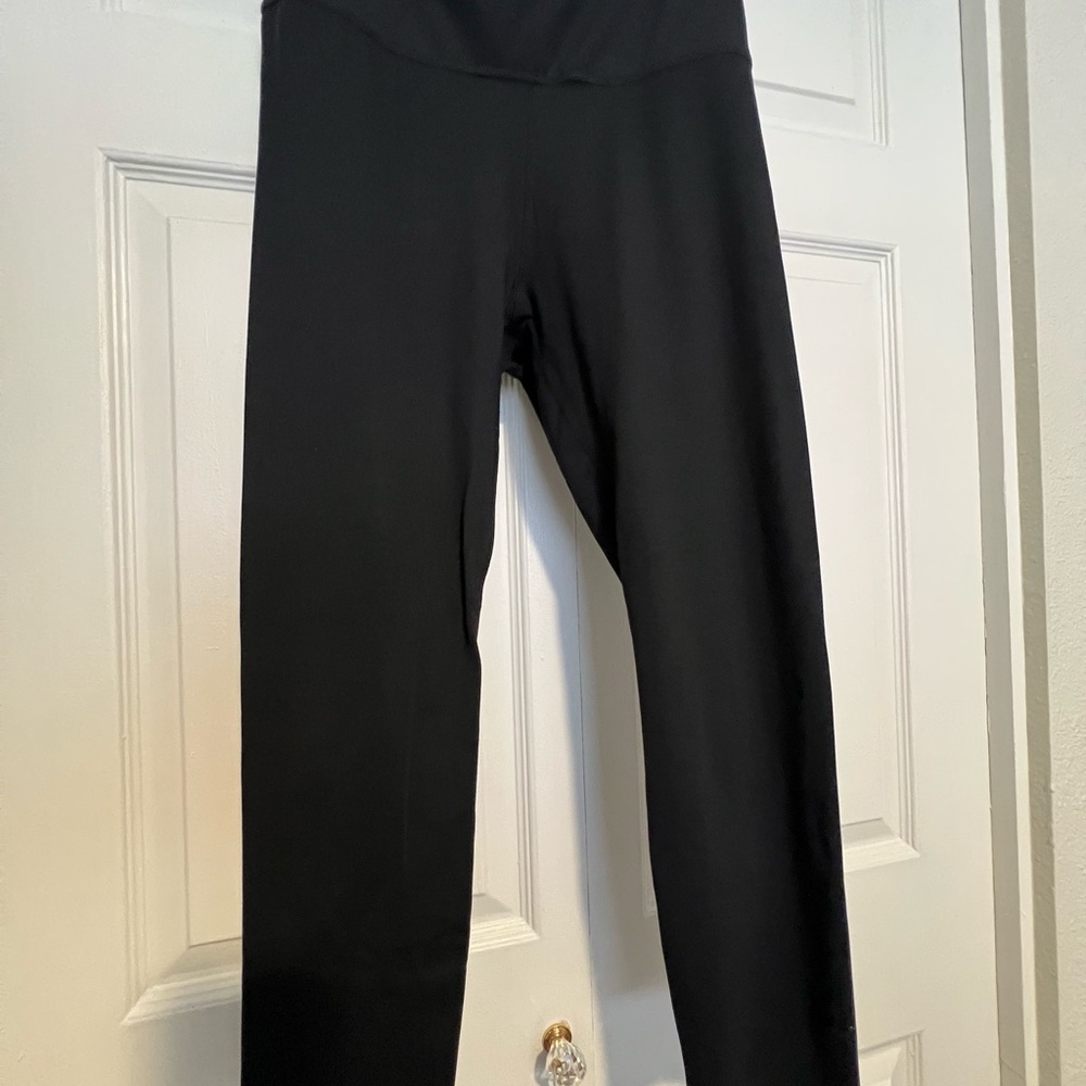 Nike Luxe High-Waisted Crop Size Small Leggings - in Excellent Condition!